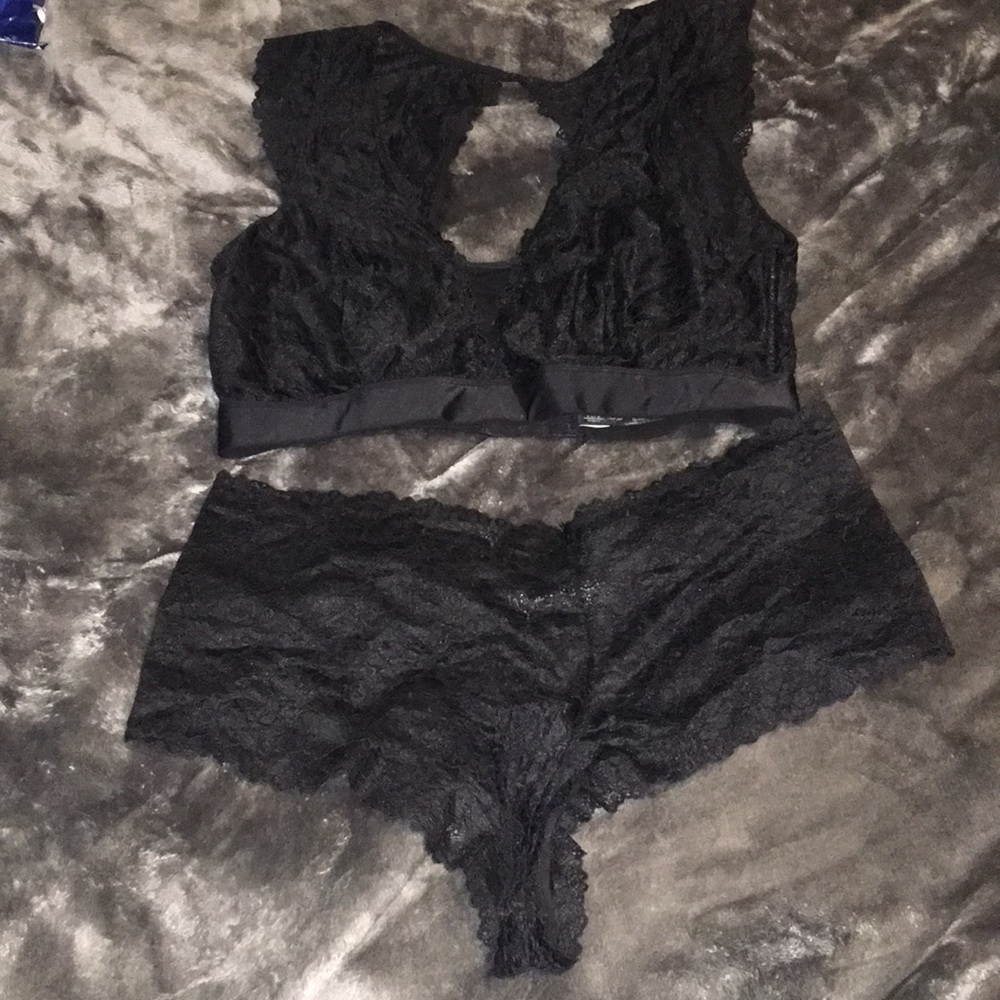 Black lace lingerie set. Never worn.